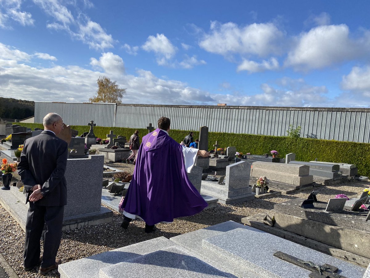 FlavieHerbette's tweet photo. Prions pour nos défunts 🙏#diocese de la somme @BrigitteFoure @olivierjarde @pierresavreux @PaulEricDecle @JYB80 @Editions_Yvert @labbedesomme @bernstephane @jpgrumetz @pernautjp @Bakhti80 @ThibauldEnfroy @citdessaint @MargauxDeletre #DITER #Nicolas Jouy #Don Edouard ⭐️ https://t.co/fgFiSRFRyi