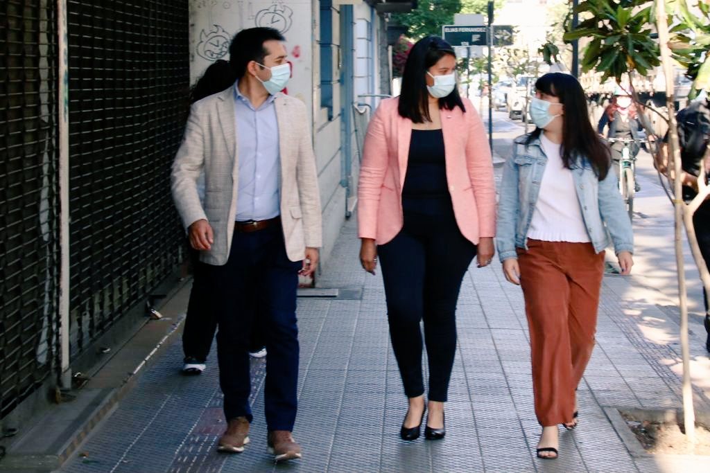 a_balladaresl's tweet photo. Hoy le dimos la bienvenida al nuevo Director Regional de @injuvrm @JuanAlexisAc. Junto a la Directora de @InjuvChile @RenataSantander y funcionarios, te deseamos el mayor de los éxitos en este desafío. ¡Serás un gran aporte trabajando por el bienestar de los jóvenes de la RM! https://t.co/DIsqDGamHZ