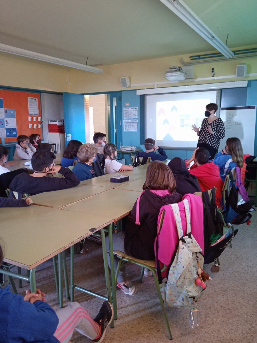 Cons_Llucanes's tweet photo. 📸 Les escoles del #Lluçanès Heurom de Perafita, Gafarró de Lluçà, Aurora de Sant Boi, La Forja d'Alpens, l'escola Lluçanès i la FEDAC Prats van participar als tallers sobre el bon ús pantalles on l'alumnat va aprendre pautes bàsiques per fer-ne un ús conscient. https://t.co/BWW1uizr52