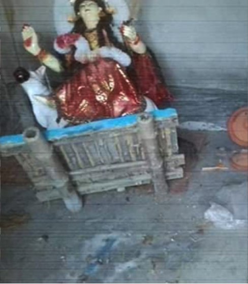 On 01/11/2021, miscreants attacked 2 temples in Bhabanipur village of Porsha upazila of Naogaon district of Bangladesh &amp; vandalized several idols.Police have so far failed to arrest anyone in the incident.
#savebangladeshhindus
#SaveHinduTemplesInBangladesh
#BlackdayDurgaPuja2021