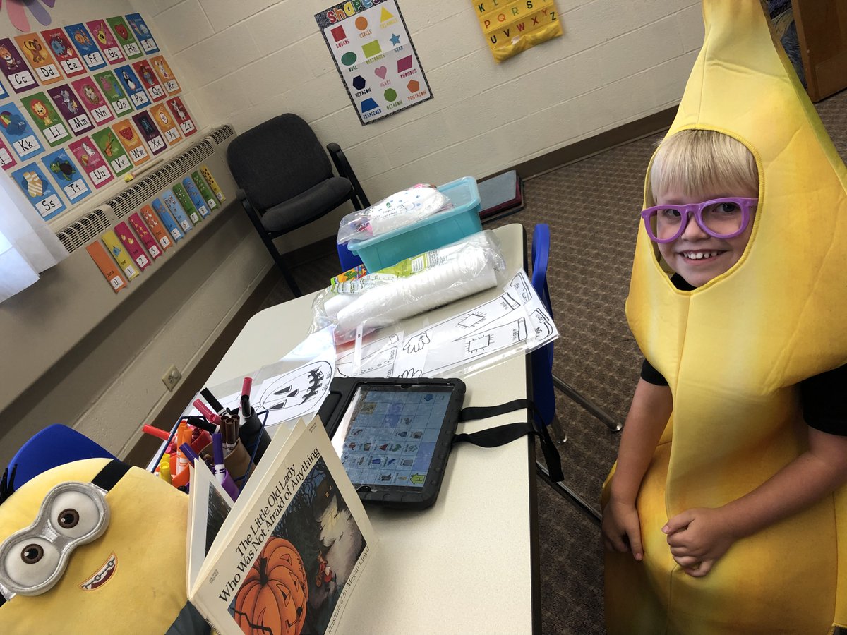 "We're 'Bananas' About Speech"! 
During a speech session, MIU IV Speech Therapist Megan Hoehn read "The Little Old Lady Who Was Not Afraid of Anything." with her student, Levi. 
Levi's  costume is really ap'PEEL'ing! Great work, Levi!
#miu4u #miu4proud