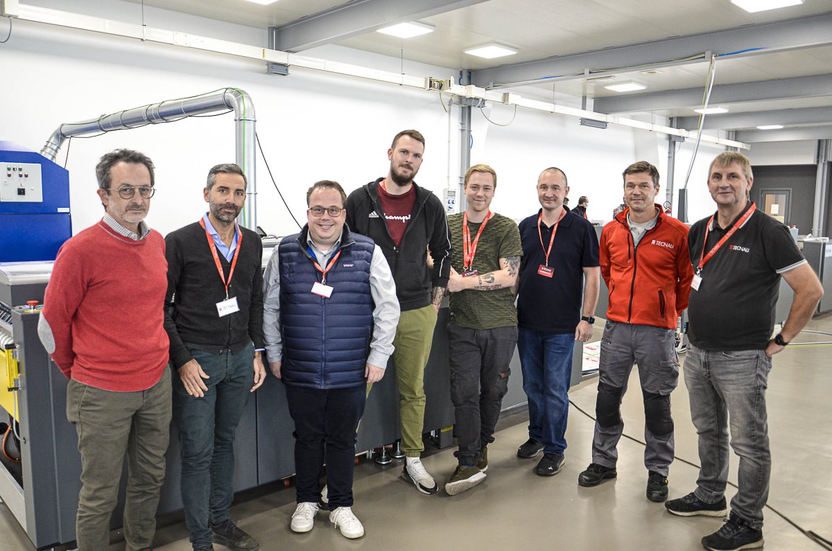 TecnauGroup's tweet photo. #Sattler is at Tecnau headquarters in Ivrea for hands-on maintenance #TechnicalTraining, spending a full week inside the #TecnauExperienceCenter to explore all the capabilities of our new #Revolution50 #CutStack solution & #SplicerRoll40.#Stack5251L #Inkjet #DigitalPrinting https://t.co/enVzJYYoai