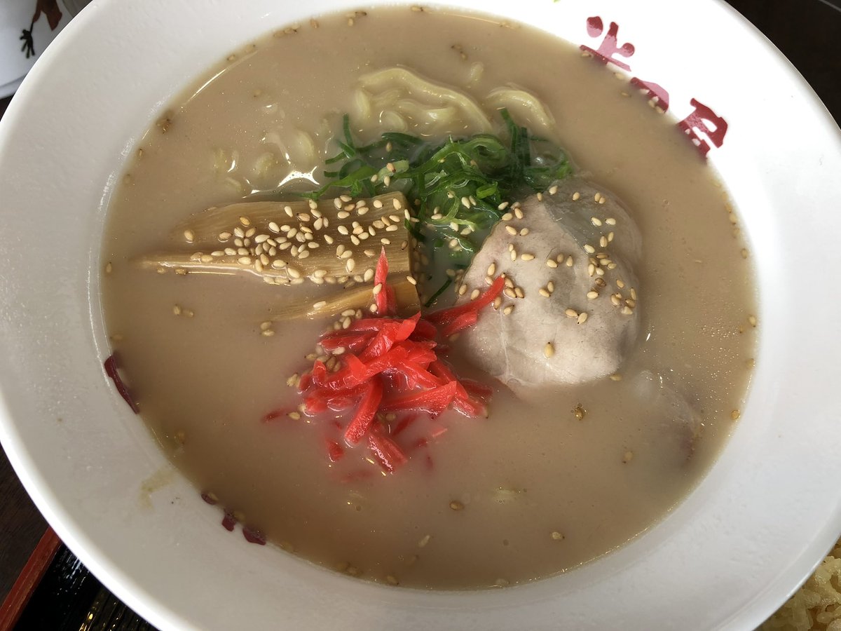 perosan1014's tweet photo. 宮城県限定？なの大衆食堂の半田屋✨
醤油ラーメンと豚骨ラーメン🍜
学生の頃からよく食べてました😆
コスパ良くありがとうございます😚🍜 https://t.co/m1KetnJHAt