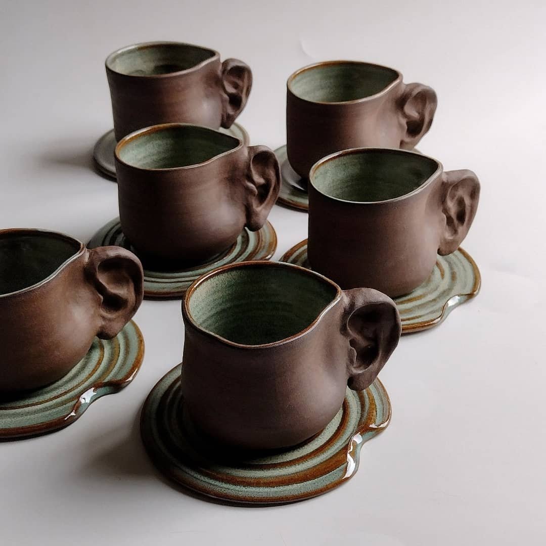 pathenriques's tweet photo. São todas feitas a mão, orelha a orelha, não tem molde, tem atenção, paciência e insistência. #falaqueteescuto #bebaqueteescuto #xicara #cup #pottery #ceramica #saopaulo #feitoamao https://t.co/vlVExMYwvO