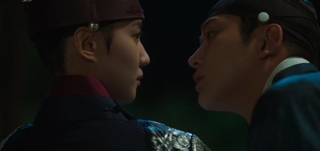 withdramas's tweet photo. And their firs cheek kiss... Iam screaming my lungs out here🔥🔥 ofc i love drunken jiwoon more now 😌😌
#TheKingsAffectionEp8 #TheKingsAffection #ParkEunBin #rowoon https://t.co/58rg7hy3OE