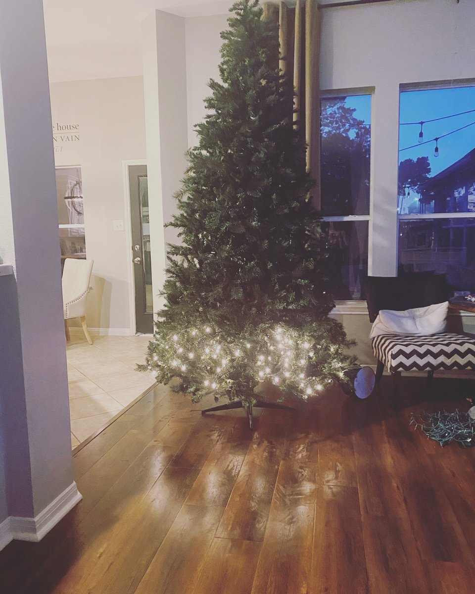 keabshire's tweet photo. Let set up begin…first, replace lights😂🎄❤️ #Lifeintheshire #christmas2021 https://t.co/iYFaHOvhdz