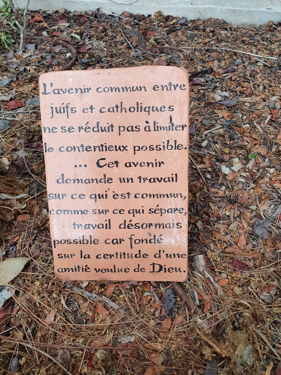 PresidentBBE's tweet photo. Rencontre avec le Père @FrLouisMarie Coudray au Monastère d'#AbuGosh #Jérusalem, dans le Jardin à la mémoire du Cardinal Aron Jean Marie Lustiger. 
Fructueux et émouvants échanges sur la relation entre #Juifs et #Chrétiens https://t.co/UIQsP7wtIr