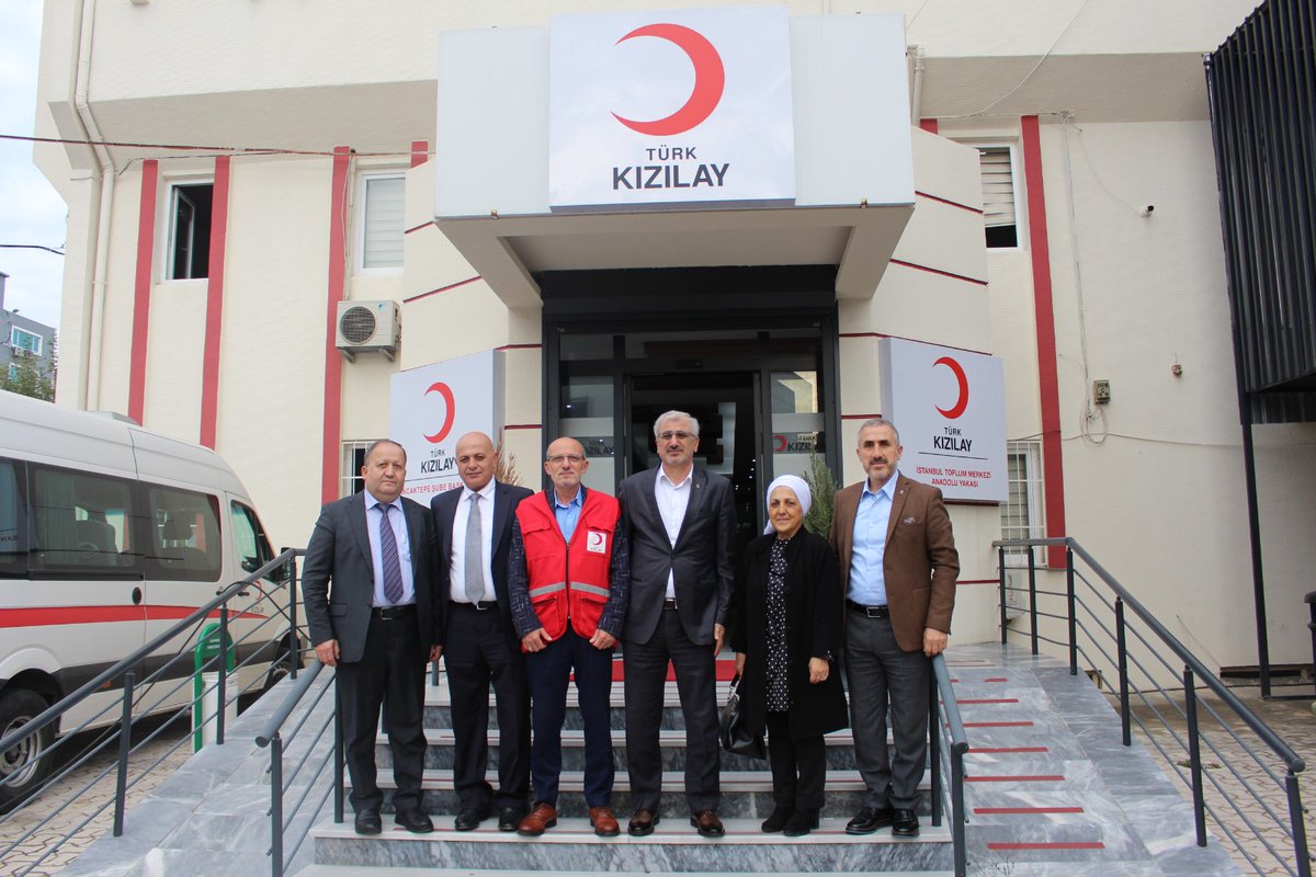 AdilKANDEMR1's tweet photo. Kızılay Haftası dolayısıyla Türk Kızılayı Sancaktepe Şube Başkanı @mecitzngn ' i ziyaret ederek, 

153 yıldır başta milletimiz olmak üzere, yaraları sarmak için yardım eli uzatan Türk Kızılayı ve gönüllülerinin Kızılay Haftası'nı kutluyorum. #KızılayHaftası https://t.co/4CzCHo3Dhy