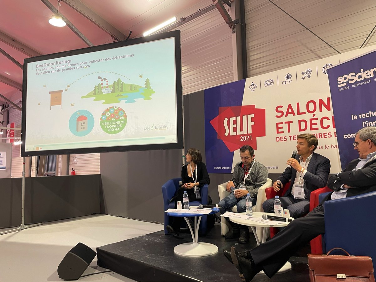 SoScienceTweet's tweet photo. Les abeilles 🐝 comme drone pour collecter des échantillons de pollen sur de grandes surfaces 🤔

@BeeOdiversity en direct du @SalonSELIF 

#SELIF2021 #SELIF #AirPollution https://t.co/xyT7WN13iO
