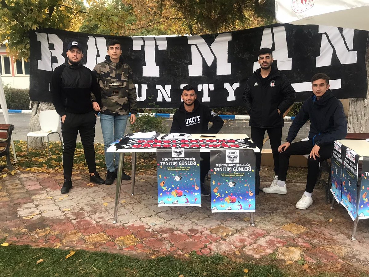 UnityBatman1903's tweet photo. Batman merkez kampüsünde stand çalışmalarımız devam ediyor standımız Perşembe gününe kadar devam edecek Beşiktaş'a gönül vermiş bütün kara kartalları bekleriz.
#UNITYBatman
#KampüslerdeUNITY https://t.co/7z7NcuMg8w