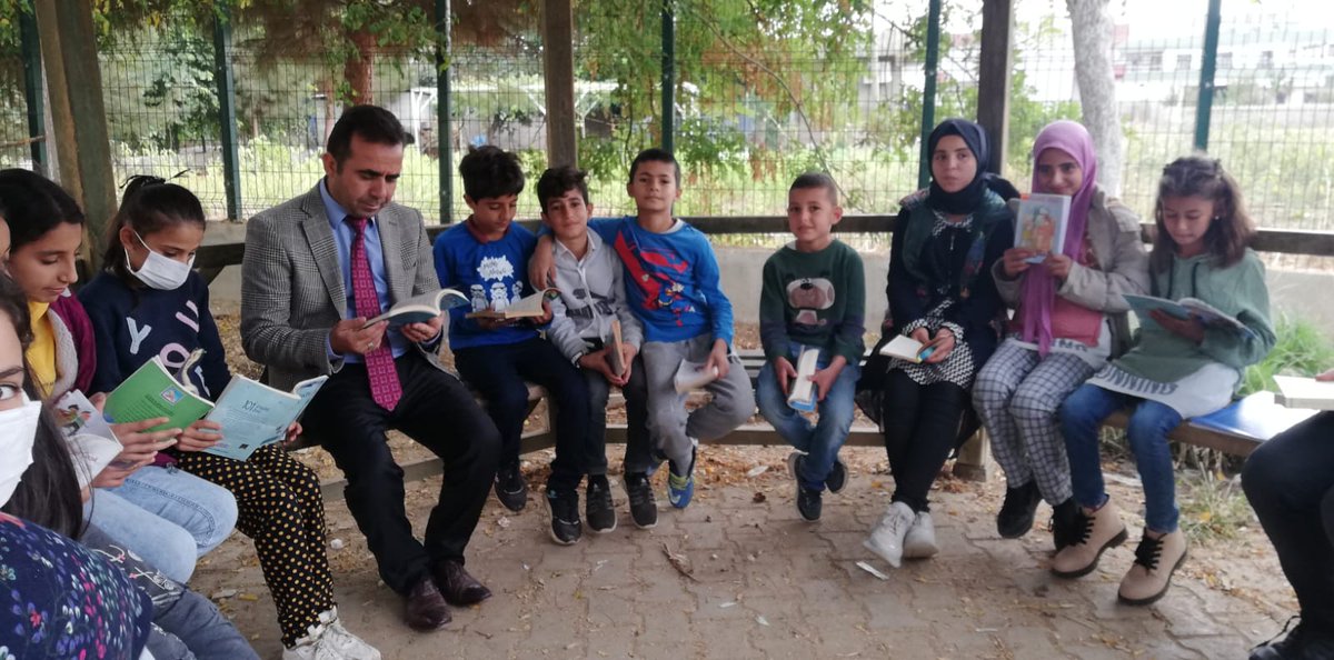 MemHarran's tweet photo. Her an her yerde okumaya devam ediyoruz. 
İlçe Milli Eğitim Müdürümüz Sayın Mehmet Asutay her ay ilçe geneli düzenlediğimiz Dışarıda Okuma gününde öğrencilerimize eşlik etti.
@sanliurfammem63 @ASUTAYMEHMET https://t.co/Bkf87QrGpT
