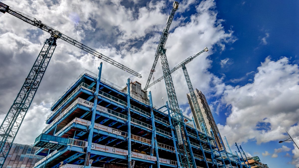 Amongst some of the sectors most impacted by Covid-19, construction saw a modest 4% increase in start-ups for Q3.  Meanwhile the hotel and restaurant sector experienced a 4% decrease in start-ups.  

Gain more sector-specific insights here: vision-net.ie