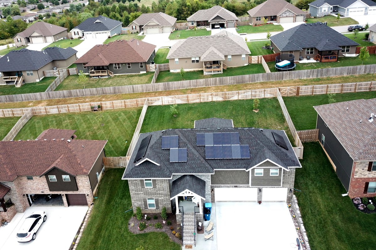 GoMOsolar's tweet photo. Being different and standing out in a crowd isn't a bad thing. 

#solarsolutions #sun #solarinstallation #greenenergy #Gosolar #solarpanels #solarhome #renewableenergy #SSofAmerica  #savetheplanet #417solar #GoSolarGo #like #follow https://t.co/9UsiUGyV41