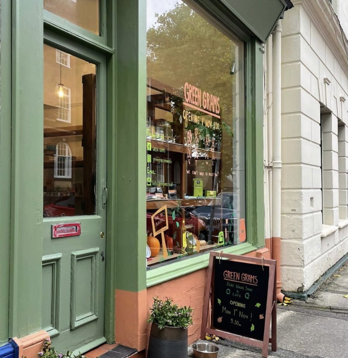 NewcastleBID's tweet photo. Welcome to the town @greengramszerowaste β»οΈ π± πͺ΄
If youβre looking to #bemoregreen and are interested in zero waste products to reduce your carbon footprint, #GreenGrams opened on Merrial Street yesterday π
#LoveNuL https://t.co/DIBVPOpaNs