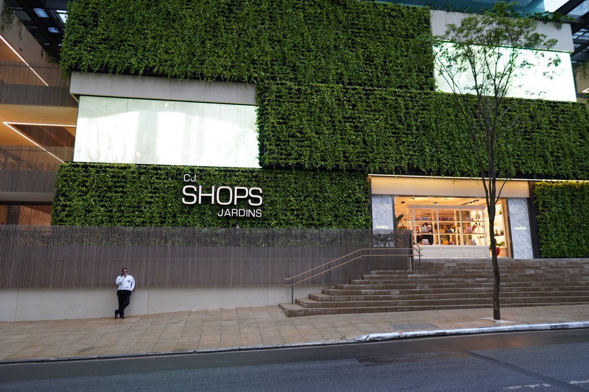 ImbFrank's tweet photo. Browsing the new #cjshopsjardins #saopaulo #sãopaulo #saopaulowalk #sp4you #brazil #brasil #architecture #architecturephotography #urbanjungle #urban #urbanphotography #urbanexploration #urbanjunglebloggers #streetphotography #streetphotographer #streetphotos #streetphoto https://t.co/c96swEQN2e