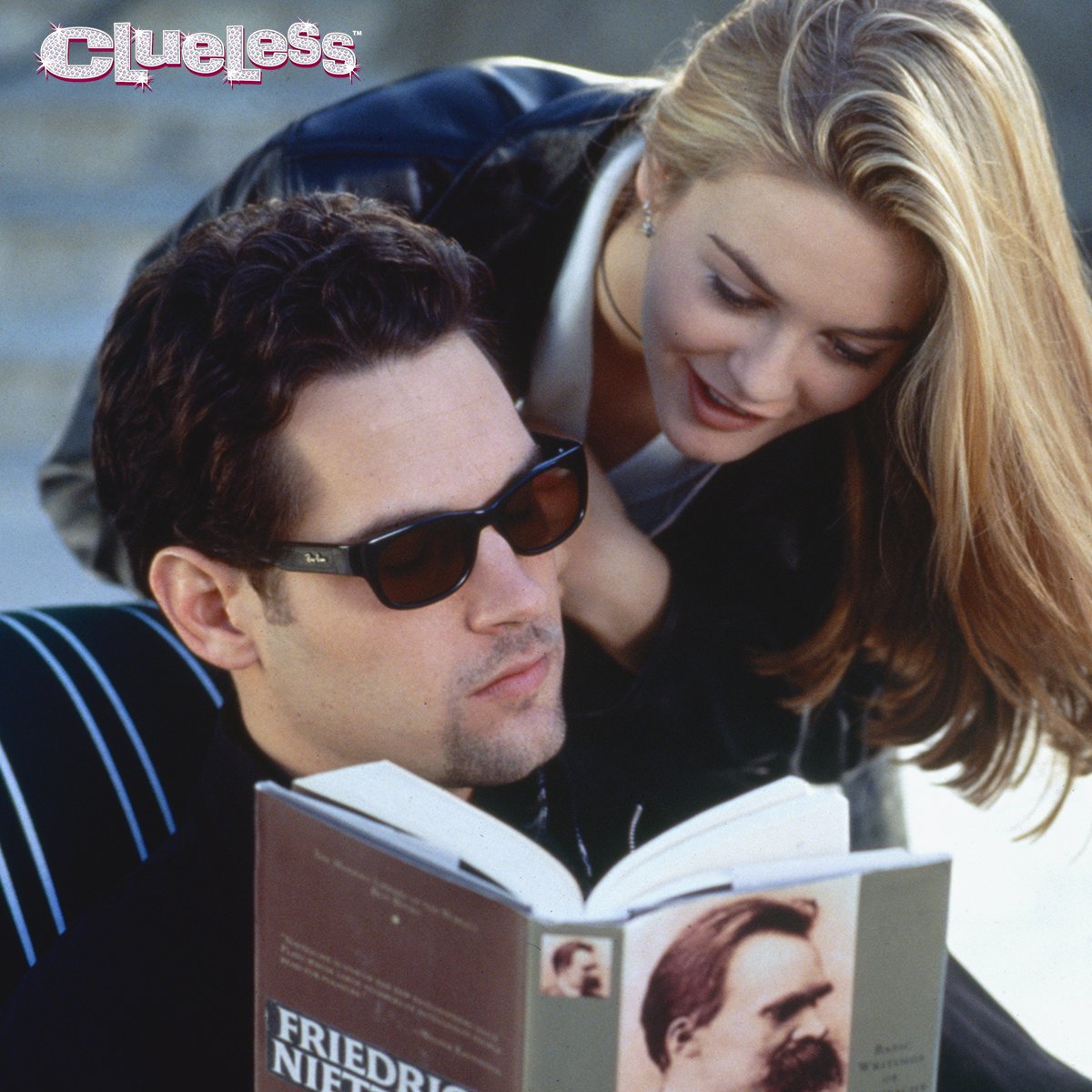 Heute vor 26 Jahren kamen #AliciaSilverstone und #PaulRudd mit #Clueless in die deutschen Kinos. Der Teenie-Kultfilm war für ein ganzes Genre stilprägend - nicht zuletzt aufgrund der Kostüme! Na, wer kann sich noch erinnern? Oder wird es Zeit für einen #Rewatch?