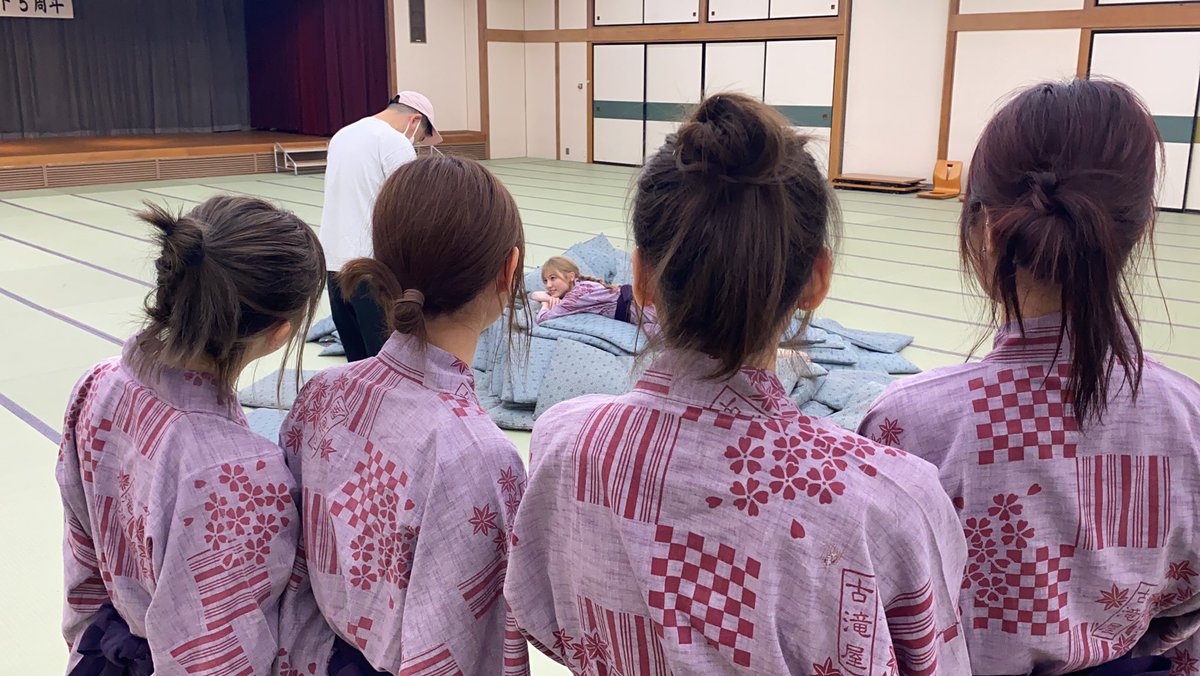hono_26mg's tweet photo. 明日ぜひ！！

対面イベントだからこそ、色んな撮影の裏話が聞けたりなんか…！
しちゃったり……！
は、メンバー次第………！
https://t.co/CxlKSWrBX5

3枚目の撮影時、特に楽しかったです。 https://t.co/dMvD3hiEQA
