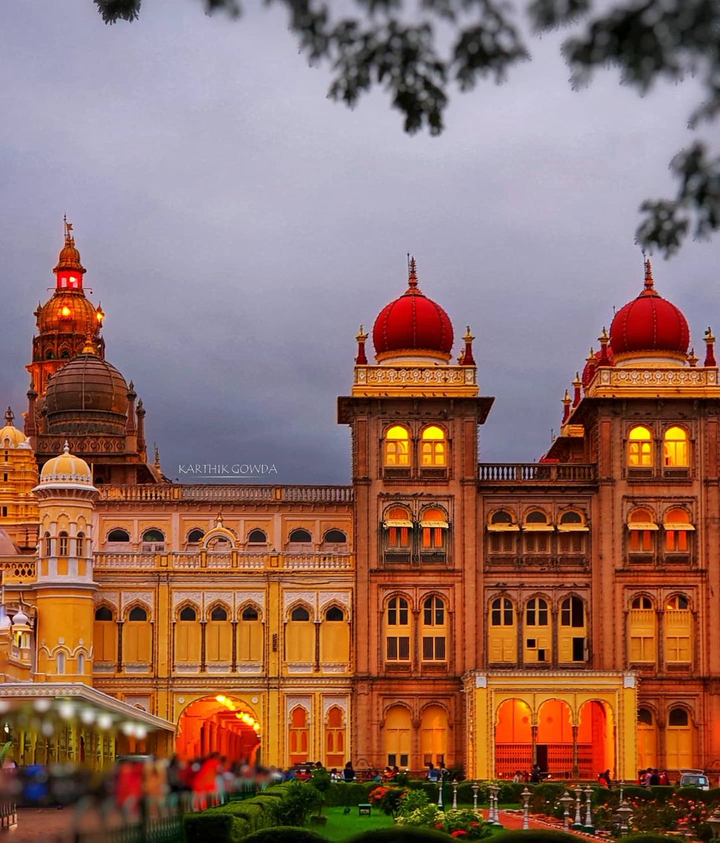 MasthMysore's tweet photo. The glory & beauty of Mysuru.
PC: Karthik Gowda
#MasthMysore #Mysore #Mysuru #MysuruPalace https://t.co/274PR60q32