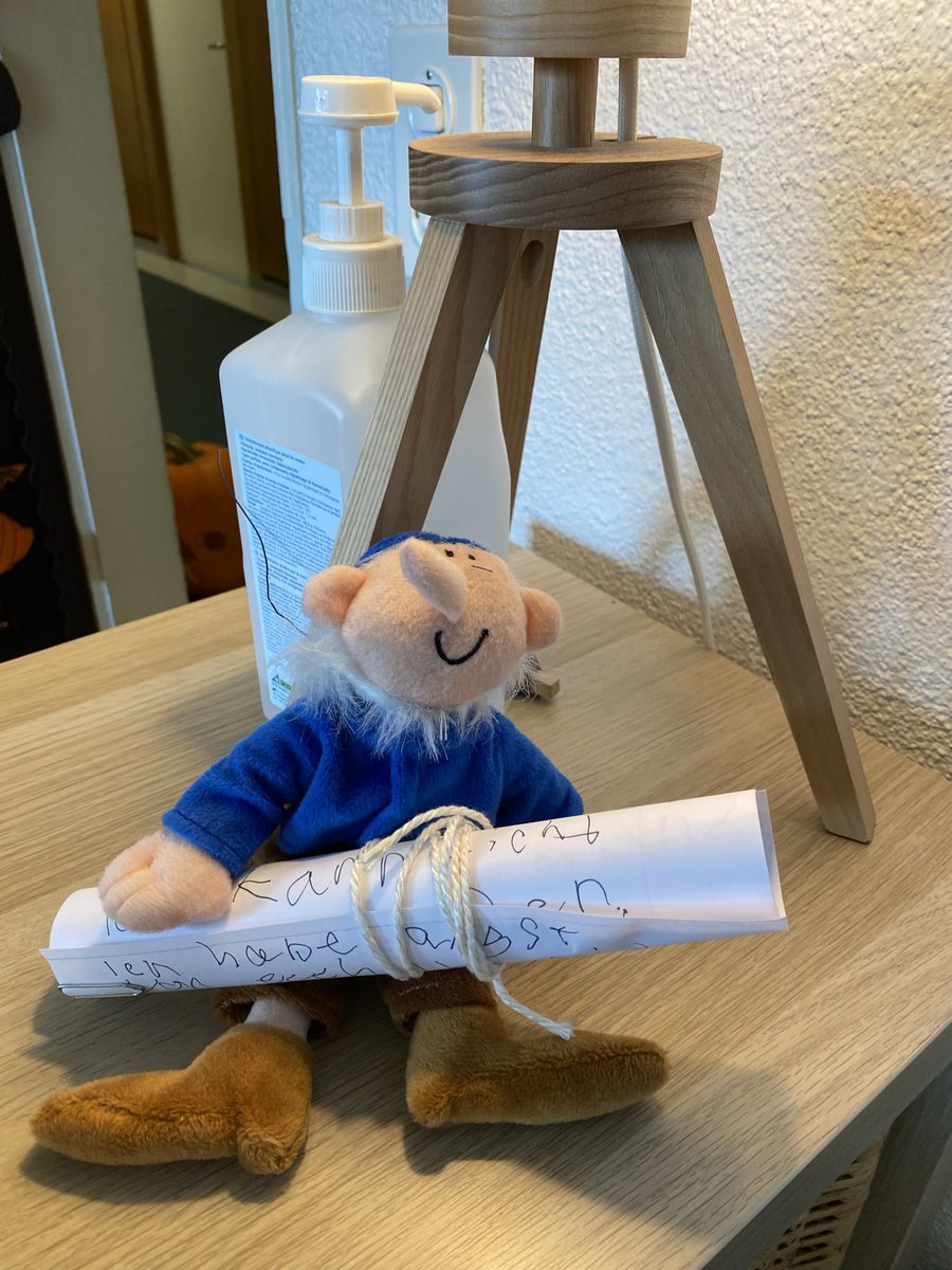 alexandragoliva's tweet photo. Zipfelwitz has arrived at @ISZL ! „Bist du überhaupt echt?“ (are you real?) Thanks to the #lehrmittelverlagzürich for sending our Zwergli just in time for Räbeliechtli carving and Adventszeit stories! 🕯🎄🇨🇭#German #LanguagePlay #Switzerland #Advent #1Klasse https://t.co/6jnKTjMjRu