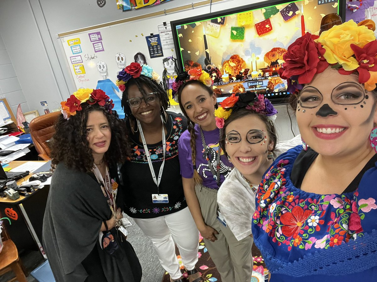 Feliz día de los muertos! 💀🪦🕯🥮 #DiaDeMuertos  #DayOfTheDead  #ddlm #raidernation #sbisdproud <a href="/SBISDML/">Multilingual Department - Spring Branch ISD</a> <a href="/SBISD/">Spring Branch ISD</a> <a href="/YosetAltamirano/">Yoset Altamirano</a> <a href="/sracabreraspan/">sracabreraspanish</a>