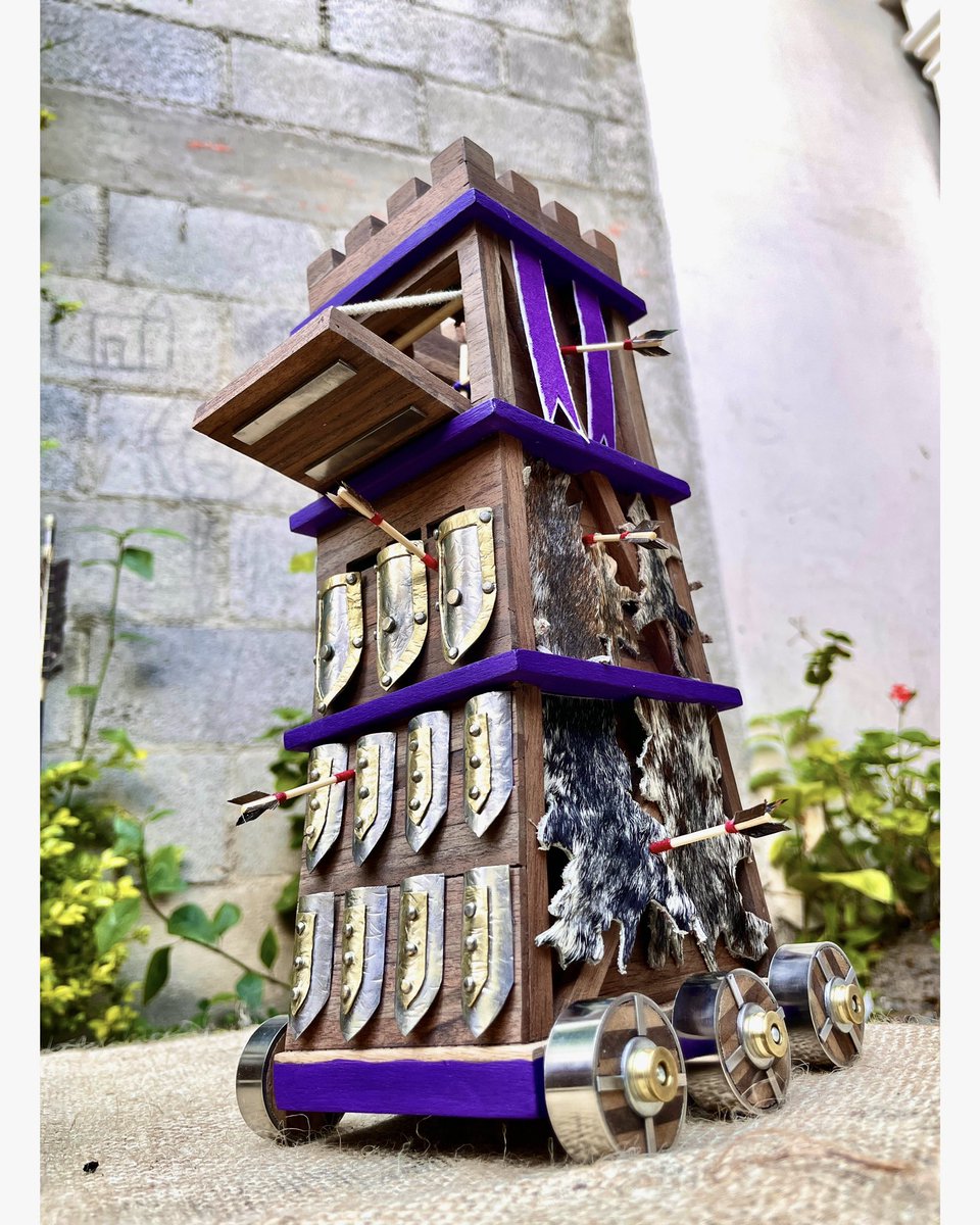 ageofmanolink's tweet photo. Torre de Asedio P6
Escala 1/25
Hecha 100% a mano por Manolink
Elaborada en Madera de Nogal, Madera de Matilisguate, acabados en Acero, Hierro , Bronce y Aluminio, pieles de res, cuerdas y tela.
#siegetower #ageofmanolink #ageofempires #art #AgeOfEmpires4 https://t.co/TpvTnzj5ru