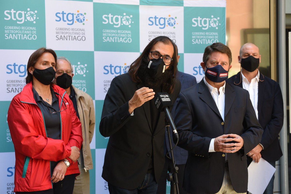 penalolen's tweet photo. Alcaldesa @CarolinaLeitao junto a @GobiernoRM @MarceloLagosLop expertos y alcaldes de las zonas precordilleranas, establecieron mesa de trabajo que impulsa medidas de seguirdad ante posibles catástrofes y normativas que eviten construir sobre la "Falla San Ramón".#StgoResiliente https://t.co/FtAqGK14GZ