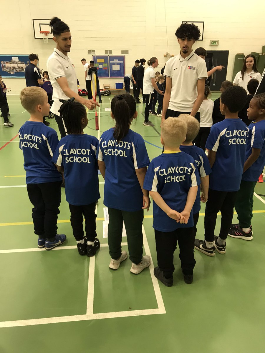 ClaycotsSchool's tweet photo. Year 2 Britwell children had an amazing time at the Badminton festival at @LangleyAcademy. Teams took part in a skills circuit, they had to try and beat their score on each station.
Well done to everyone involved๐ธ
@SloughSSN @BadmintonEnglnd #TheRacketPack https://t.co/LYArlZTctp