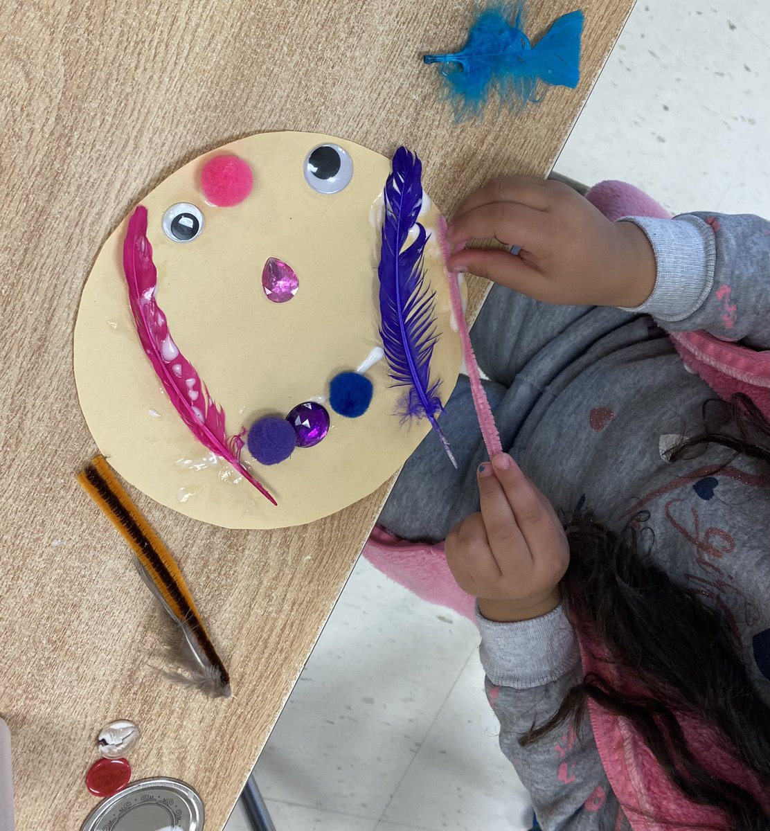 inghamkinder's tweet photo. Starting our identity inquiry by reading, I Like Myself and students created themselves using loose parts. We also had a class discussion about what we like about ourselves. @CliftonPS https://t.co/07DO6qQutt