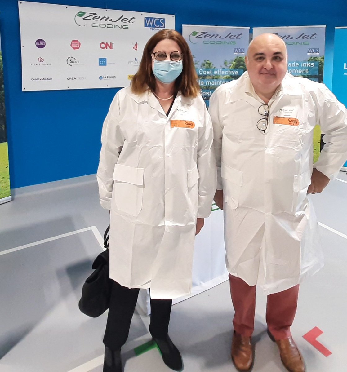 CLAPOTMireille's tweet photo. Visite de WCS Coding, projet marquant de #Zenjet Coding exposé chez #Pharel à @VilledeValence. Marquage sans solvant, partenariats locaux, technologie et exportation : une belle aventure humaine. Fière de notre #Industrie locale innovante et conquérante. https://t.co/PN0cIlkHEh