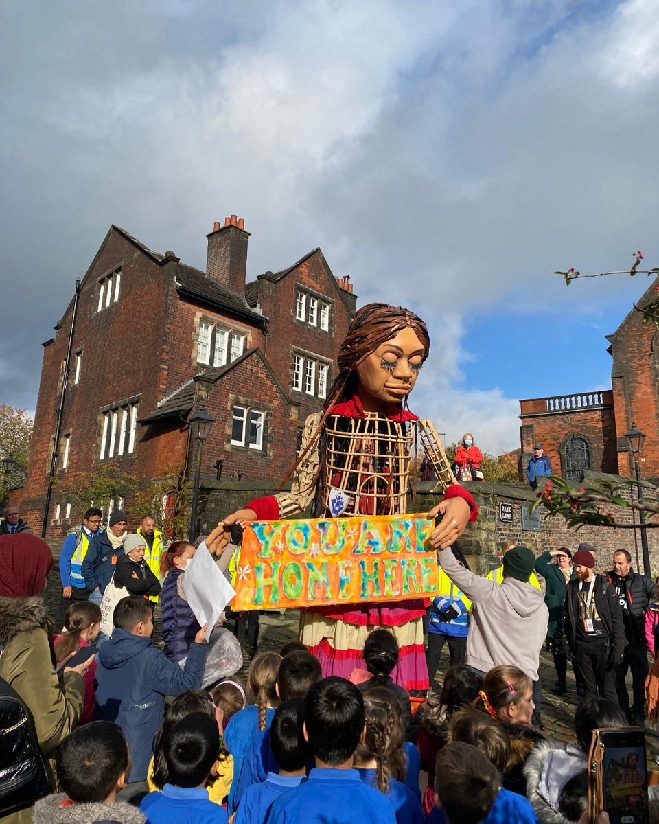 GillianFoxcroft's tweet photo. What a warm #Rochdale welcome for #LittleAmal @walkwithamal
The birthplace of #cooperation
@RochdaleCoop @CoopHeritage @FencesFrontiers @derbysolidarity @RochdaleCouncil @officiallydale
#RefugeesWelcome #YouAreHomeHere
#RochdalePrinciples https://t.co/1vv3x3Chpz