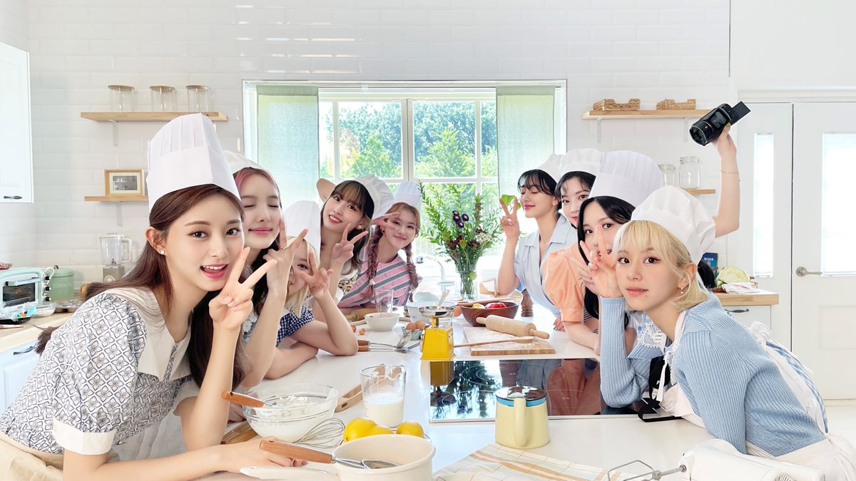 JYPETWICE's tweet image. ONCE &amp;amp; TWICE

우리 이야기의 주인공은 언제나 원스예요💕
6년 동안 트와이스의 이유가 되어줘서 고마워요

생일 축하해요, 원스🍭 

💖변함없이 사랑합니다💝

#HappyONCEday
#ONCEcomesbeforeTWICE
#ONCE #원스 #TWICE #트와이스