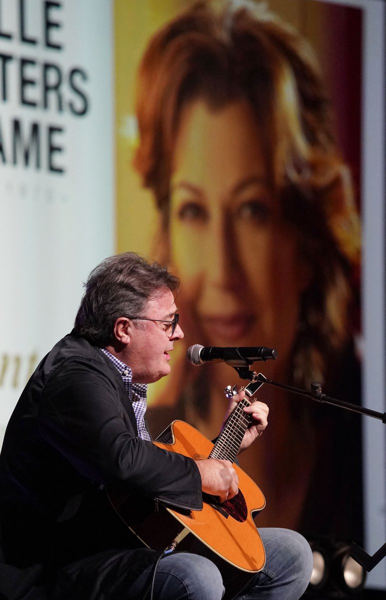 ICYMI: Vince Gill performs "Breath of Heaven" by his wife, Amy Grant, at last night's Nashville Songwriters Hall of Fame Gala. 

📷: <a href="/LarryMcCormack1/">Larry McCormack</a> 
Story: bit.ly/3bFx3o9
