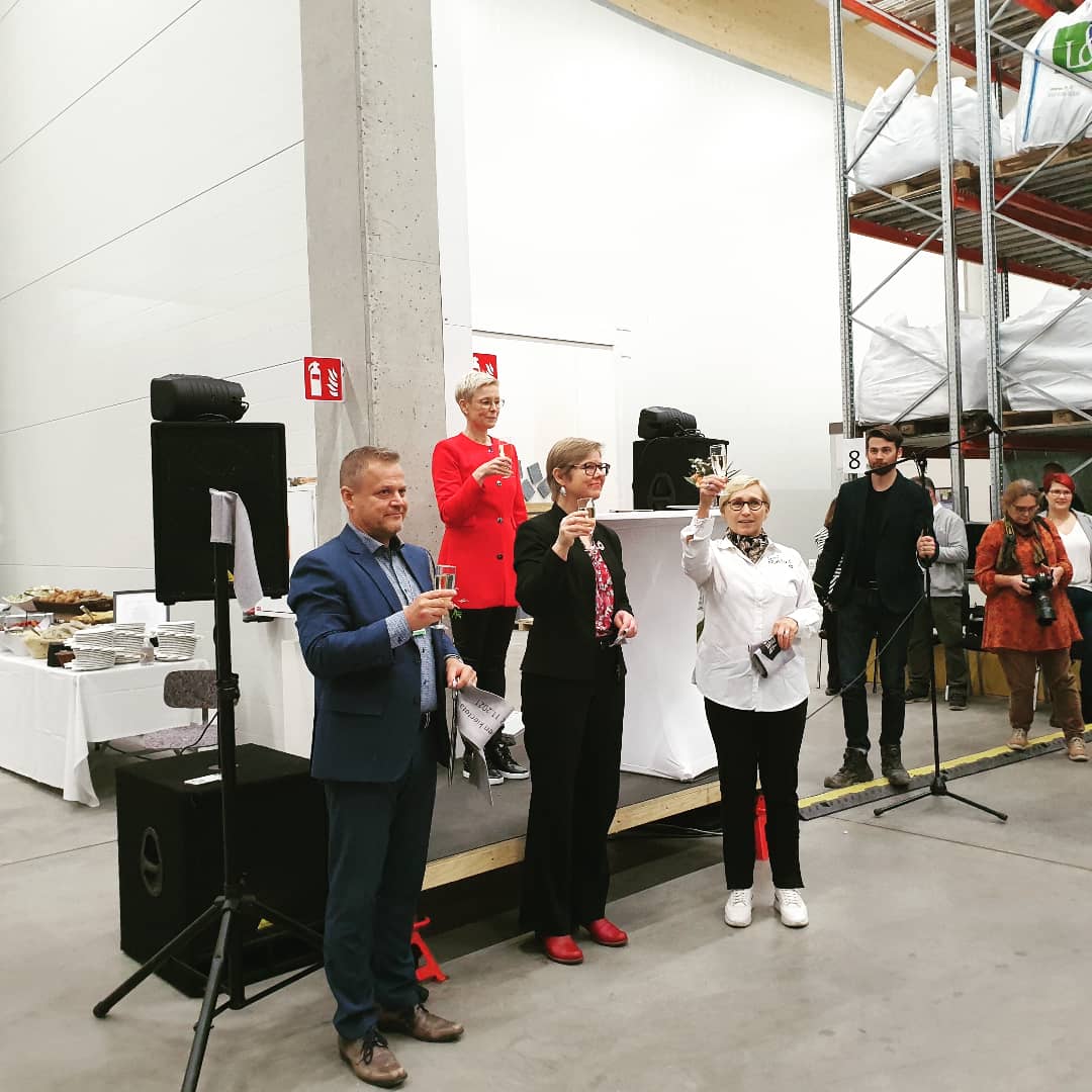 Tänään poistotekstiilin kierrätys Suomessa on taas lähempänä todellisuutta, kun jalostuslaitos vihittiin käyttöön juhlallisesti. Nyt kotimaista kierrätyskuitua on saatavilla! <a href="/lsjh/">leticia santos jara</a> <a href="/OyRester/">Rester Ltd</a> #kiertotalous #poistotekstiili #kierrätyskuitu