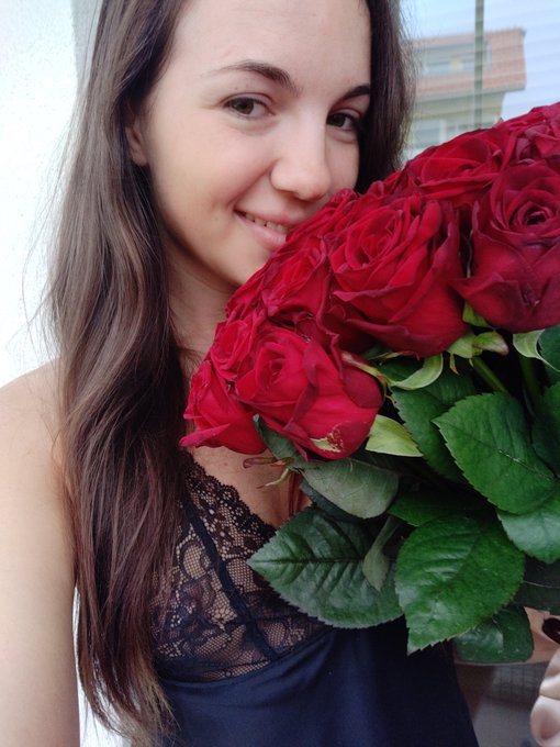 Thank you all for your sweet birthday wishes ❤️💋 https://t.co/eNxvqbItSB
