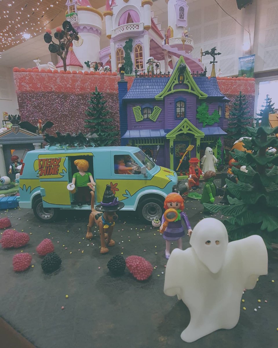 JoyceBrabban's tweet photo. #Playmobil expos and competitions are a real thing!! If I'd have known this as a kid, my life path would be entirely different. https://t.co/akJDLqlTfn