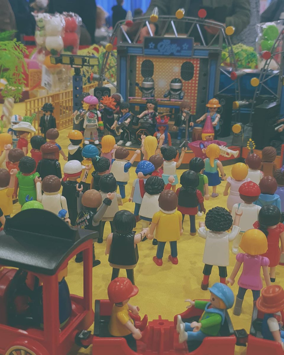 JoyceBrabban's tweet photo. #Playmobil expos and competitions are a real thing!! If I'd have known this as a kid, my life path would be entirely different. https://t.co/akJDLqlTfn