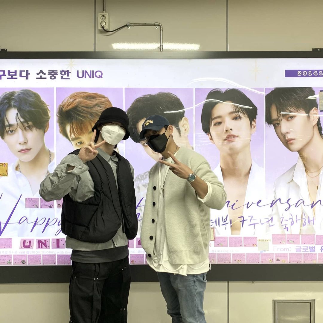 UNIQ_Latin's tweet photo. Actualización de Sungjoo junto a WOODZ en el cartel del aniversario de UNIQ 💜😭😭😭

#UNIQ #WOODZ #SUNGJOO #SEUNGYOUN #KIMSUNGJOO #Yibo #WenHan #Yixuan https://t.co/HrXzg2Tj1R