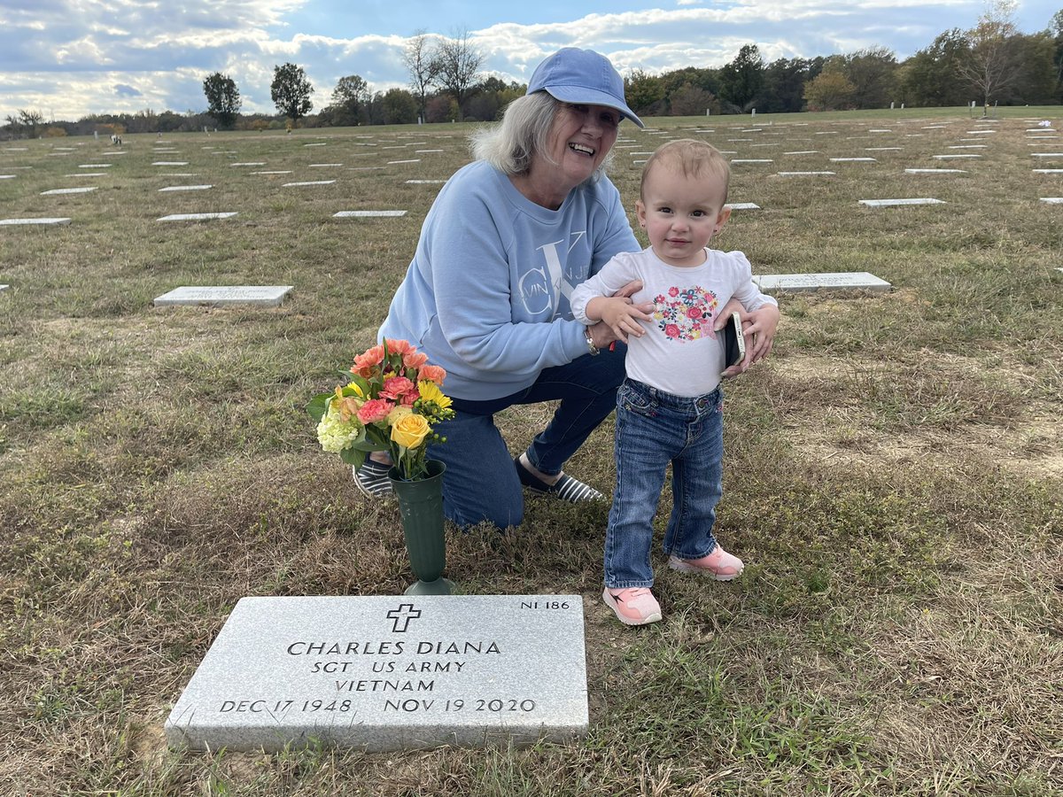 0819Lexi's tweet photo. Coming up on my pop pops one year anniversary of him passing and i dont know how it feels like it’s been years.. it’s so hard losing family and it doesn’t get easier the more time that passes! I start thinking about him and instantly start tearing up 😭💔 our forever angel 😇 https://t.co/A1Z8iFHpHz