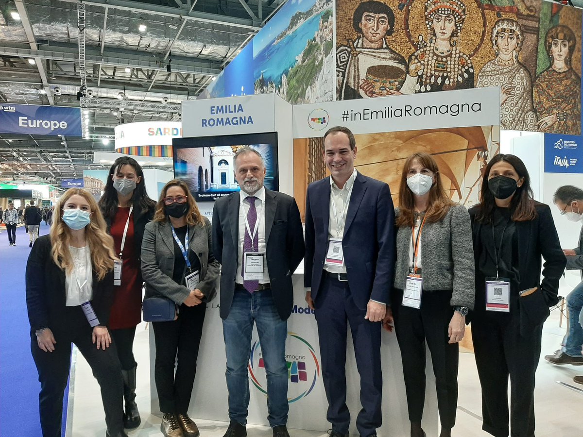 visitemilia's tweet photo. #VisitEmilia, la terra dello #slowmix, presente al @WTM_London. Qui il direttore Pierangelo Romersi con il Ministro del Turismo @massimogara e le operatrici APT di @turismoER https://t.co/kBkxSLob1V