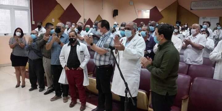 Cuanto honor. El pueblo revolucionario con el agradecimiento a los hombres y mujeres del silencio. 
Agente Fernando, un abrazo de toda Cuba. #ACubaPonleCorazón.
#AquiNoSeRindeNadie