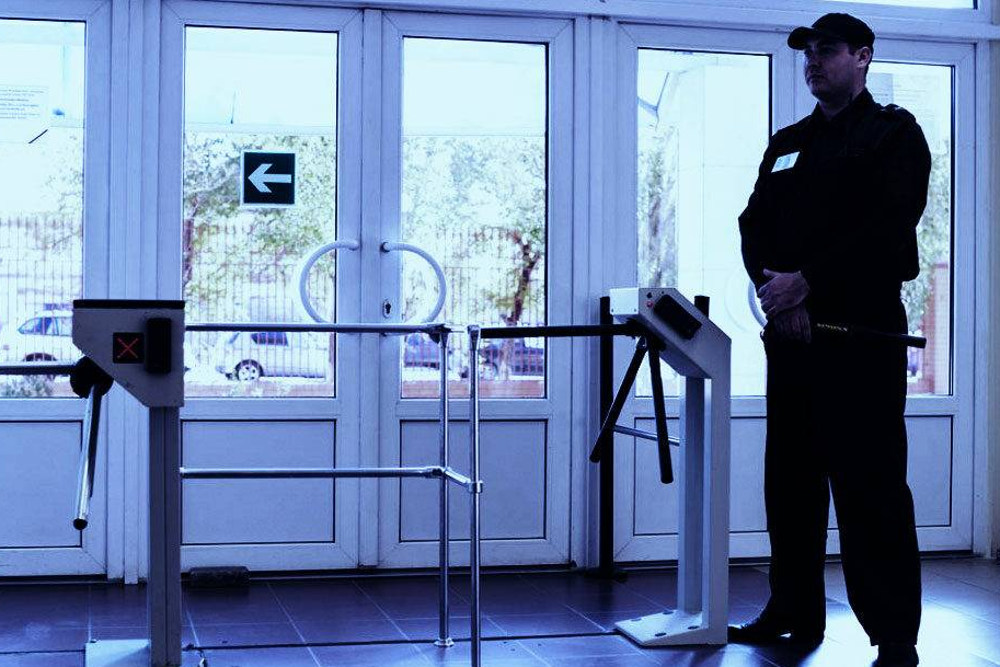 Пцн пульт охрана. Физическая охрана объектов. Помещение охранника. Помещении охранного предприятия. Пропускной пункт офис.