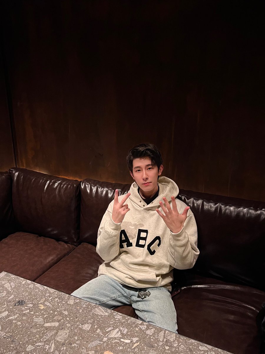 linfengsong1996 tweet media