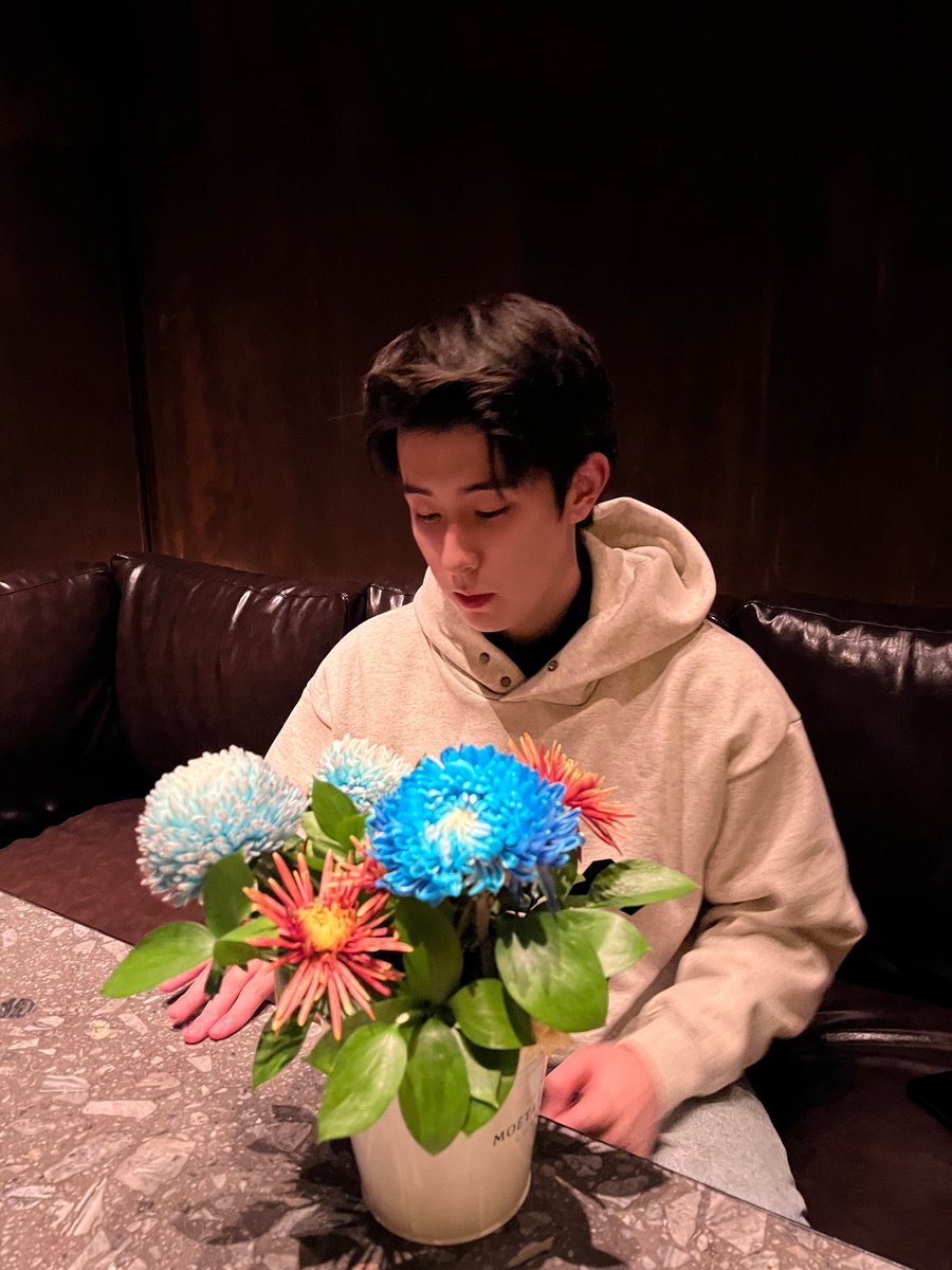 linfengsong1996 tweet media
