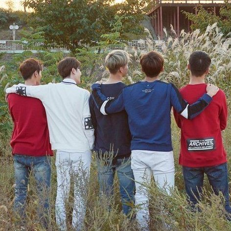 wdzniqx1_csy's tweet photo. I WANT @UNIQ_5 OT5 😭😭😭😭💜 https://t.co/Iz3kSU4wQ9