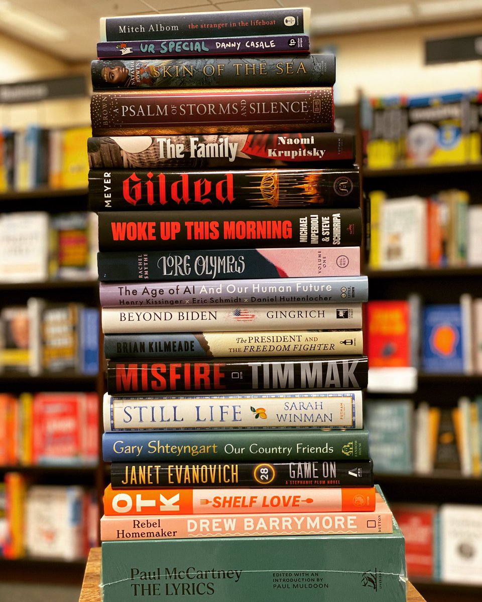 A book is a gift you can open again and again 📚#bnmagic #bnbookfun #bnbuzz #ourbn #newreleasetuesday #booksbooksbooks #bngreenvillenc
