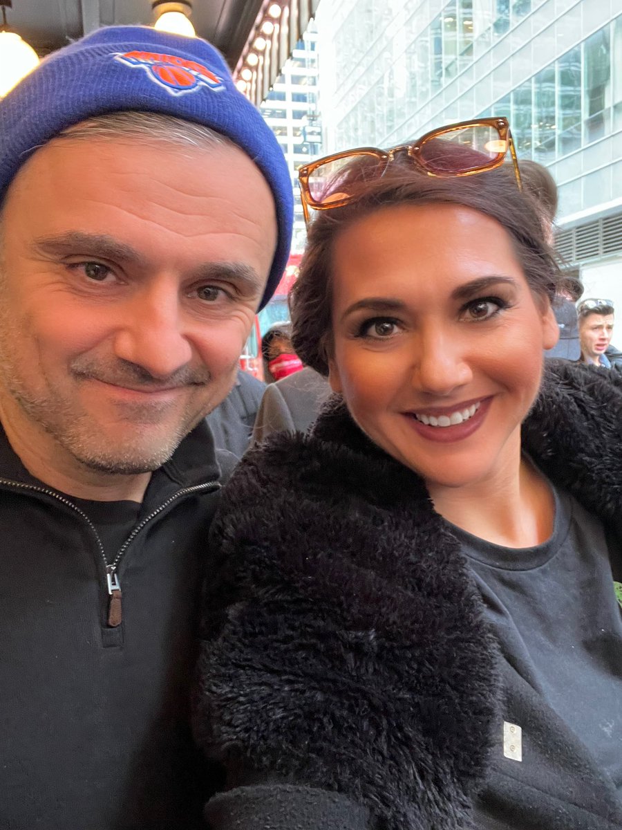 ragzyart's tweet photo. he is the best. He mentioned how impt it is to be inclusive of women in this space. @garyvee #nft #nftnyc https://t.co/ZTjHImlOWo