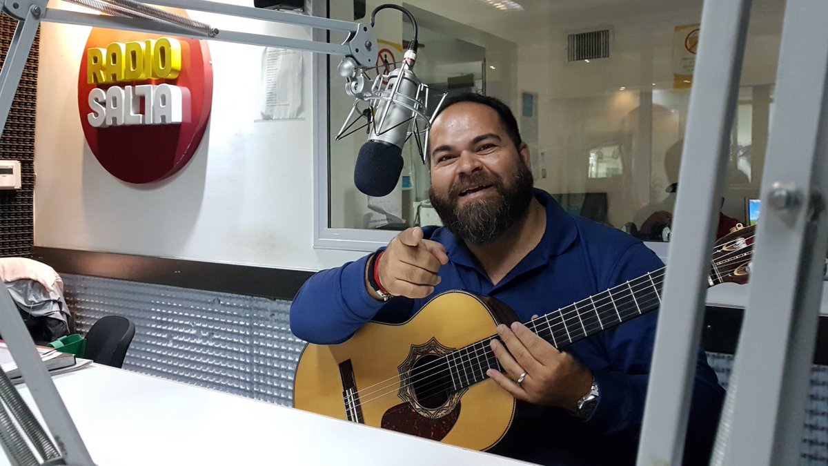 RadioSaltaAM840's tweet photo. #Ahora
#SinFiltro nos visita @eljuanfuentes en #RadioSalta 
El próximo 12 de noviembre presenta su nuevo álbum en el Teatro Provincial https://t.co/y1w1nYzvJ0
