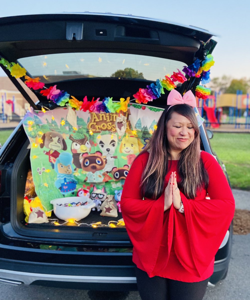 ibarrakapp1's tweet photo. Have you been admiring the sky? So many shooting stars out tonight. (Late post but I love Halloween!) @animalcrossing @NintendoAmerica @Bigshotgrob #celeste #trunkortreat #acnh #orville #julian #isabelle https://t.co/0GbxWFU7k8