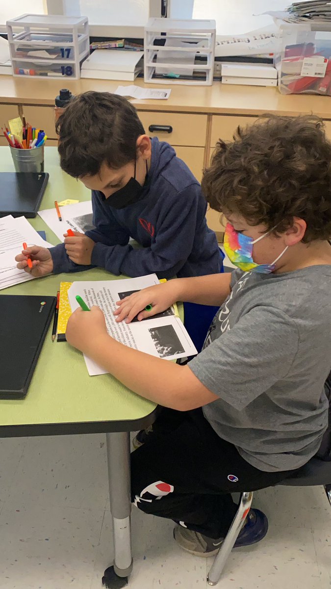 Collaborating to discover the strategies authors use to write powerful introductions. #kip109 #engage109