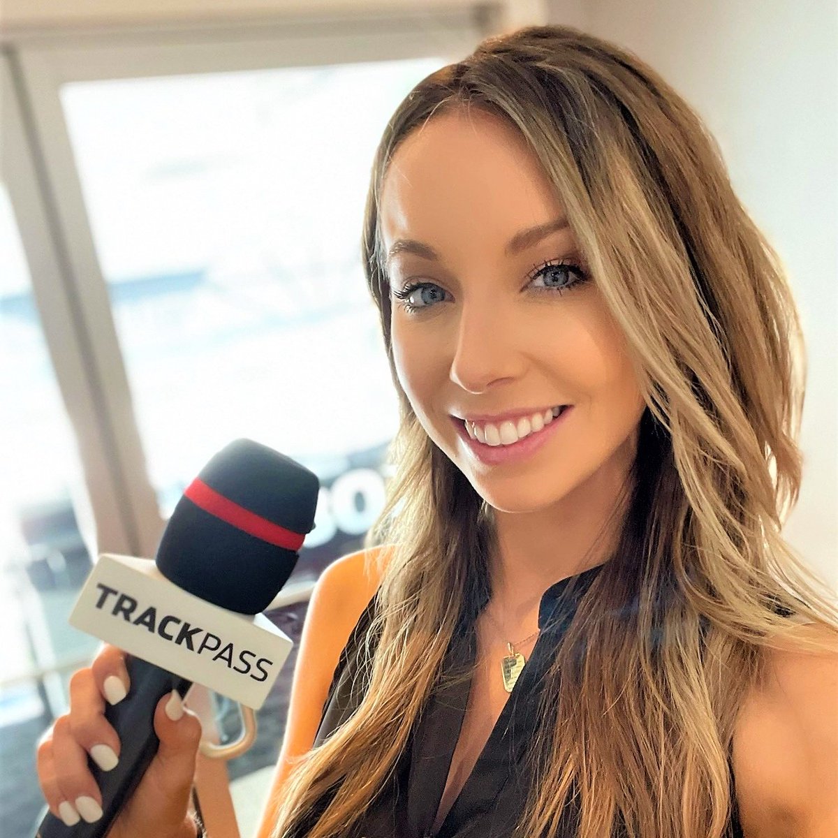 The_JPEmerson's tweet image. This is my friend, the ridiculously talented @theoneNonlyJKD. If you think this @NASCAR motorsports reporter &amp;amp; media strategist just talks the talk, be sure to follow &amp;amp; support her as she returns to the drivers seat Nov 27-28! #Fastjack
#TheJPEmersonshow  #podcast 🏁🏁